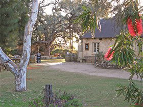 Overland Corner Hotel - New South Wales Tourism  1