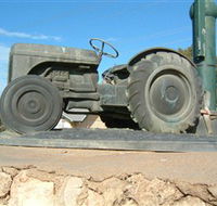 Ferguson Tractor Monument - New South Wales Tourism 