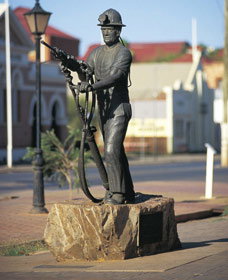 Miners Monument - New South Wales Tourism  0
