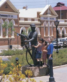 Miners Monument - New South Wales Tourism  1