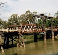 Swan Hill - Murray River Road Bridge - New South Wales Tourism 
