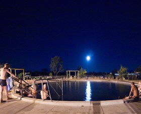 Lightning Ridge Bore Baths - New South Wales Tourism  1