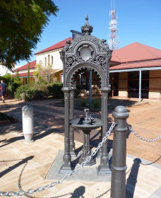 Witcombe Fountain - New South Wales Tourism  0