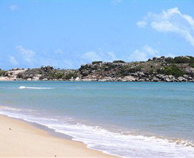 Dhamitjinya (East Woody Island) And Galaru (East Woody Beach) - New South Wales Tourism  1