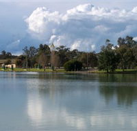 Gum Bend Lake - New South Wales Tourism 