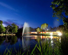 Savannah Visitor Plaza, Taronga Western Plains Zoo Dubbo - New South Wales Tourism  3