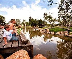 Savannah Visitor Plaza, Taronga Western Plains Zoo Dubbo - New South Wales Tourism  7