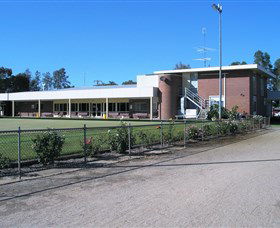 Holbrook Returned Servicemens Club - New South Wales Tourism  1