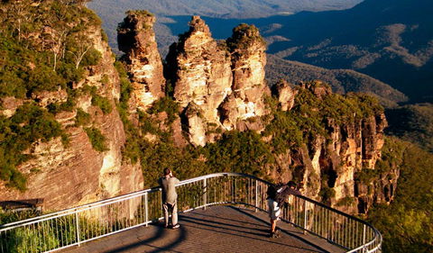 Echo Point Lookout (Three Sisters) - New South Wales Tourism  0