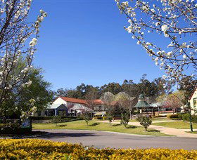 Hunter Valley Gardens Shopping Village - New South Wales Tourism  0