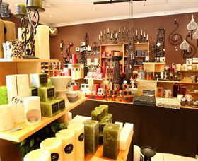 Hunter Valley Gardens Shopping Village - New South Wales Tourism  1