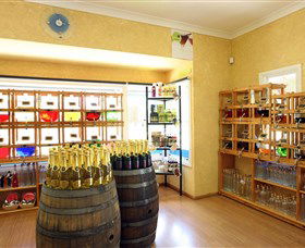 Hunter Valley Gardens Shopping Village - New South Wales Tourism  4