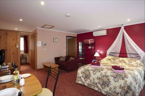 NorthEast Restawhile Bed And Breakfast - New South Wales Tourism  0