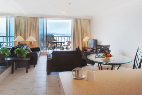 Golden Sands On Main Beach - New South Wales Tourism  0