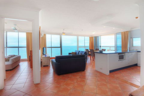 Golden Sands On Main Beach - New South Wales Tourism  11