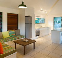 The Retreat Beach Houses - New South Wales Tourism 