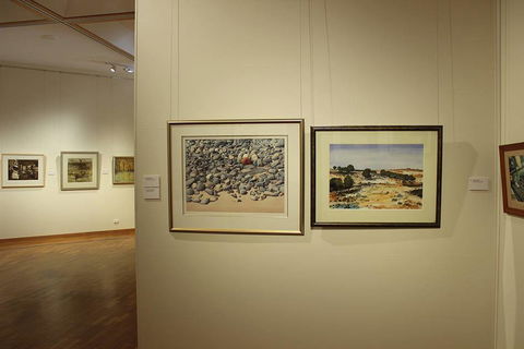 Gosford Regional Gallery & Gardens - New South Wales Tourism  1