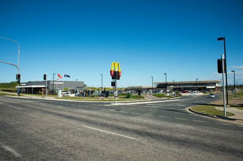 Bargara Central Shopping Village - New South Wales Tourism  1