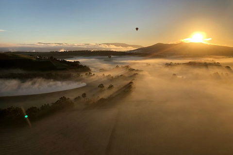 Balloon Flights In Geelong - New South Wales Tourism  1
