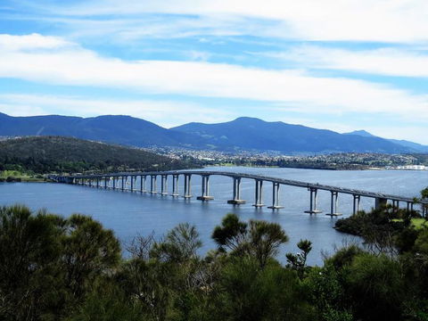 Hobart Half-Day Sightseeing Coach Tram Tour - New South Wales Tourism  4