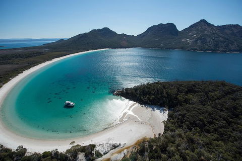 Wineglass Bay Cruise From Coles Bay - New South Wales Tourism  0