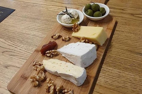 Hobart Small Group Wine Tour Saturday Afternoon: Wines, Gins & Cheeses - New South Wales Tourism  4