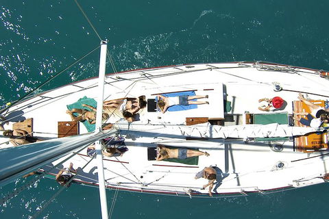 2-Day Whitsundays Sailing Adventure: Waltzing Matilda - New South Wales Tourism  1