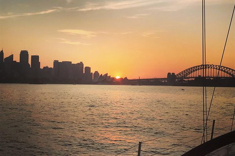 Romantic Sailing On Sydney Harbour - New South Wales Tourism  1