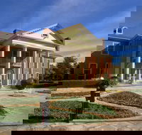 Embassy Drive - New South Wales Tourism 
