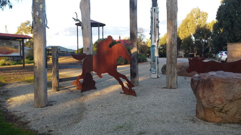 Mansfield Arts Walk - New South Wales Tourism  1
