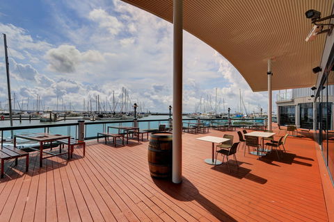 Hervey Bay Boat Club - New South Wales Tourism  1