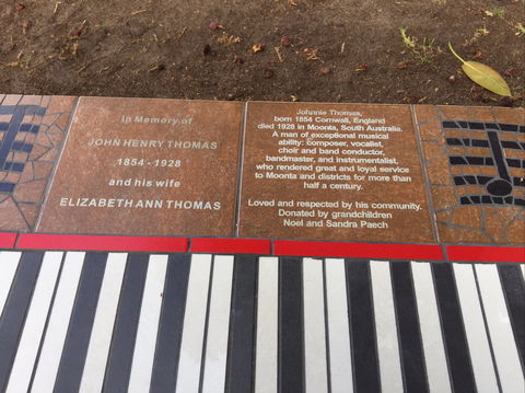 Piano Park Bench, Moonta - New South Wales Tourism  1
