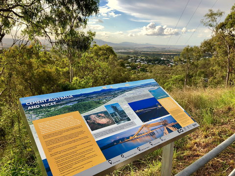 Round Hill Lookout - New South Wales Tourism  0