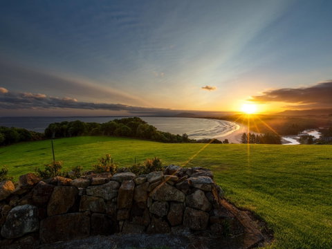 Sir Charles Kingsford Smith Memorial And Lookout - New South Wales Tourism  0