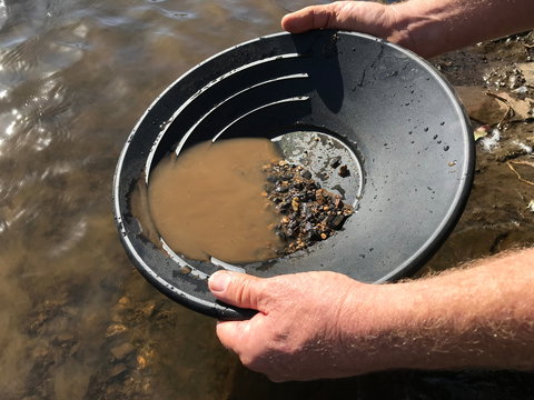 Tuena Panning For Gold - New South Wales Tourism  0
