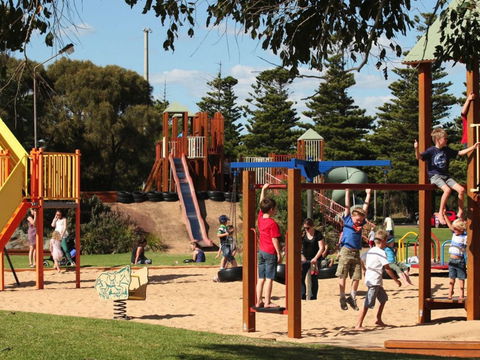 Lake Pertobe - New South Wales Tourism  0