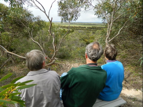 Meningie Lions Walking Trail - New South Wales Tourism  1