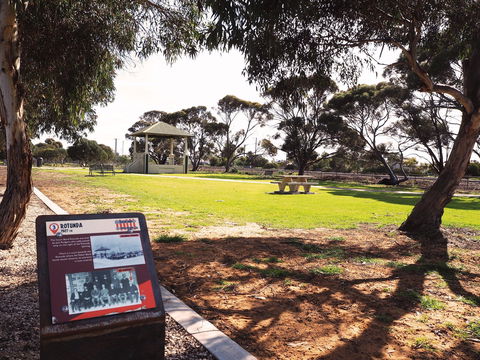 Tailem Bend Historic Rail Trail - New South Wales Tourism  0