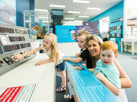 CSIRO Parkes Radio Telescope Visitor Centre - New South Wales Tourism  1