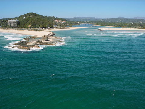 Currumbin Waters - New South Wales Tourism  2