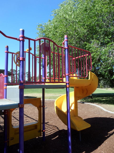 Fadden Pines Playground - New South Wales Tourism  2