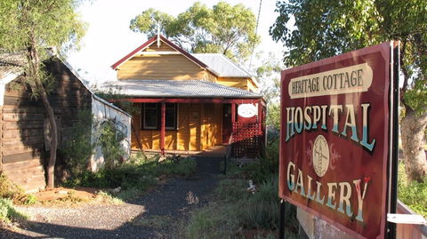 Lightning Ridge Heritage Cottage - New South Wales Tourism  0