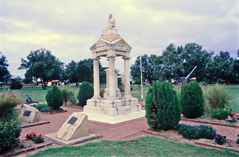 Weeping Mother Memorial - New South Wales Tourism  0