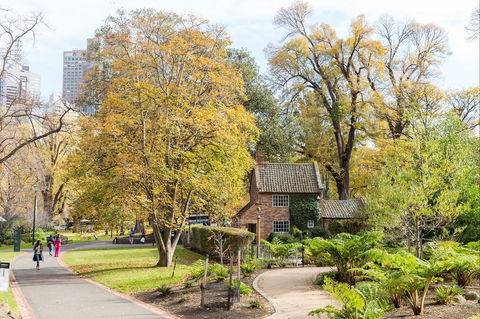 Cooks' Cottage - New South Wales Tourism  1