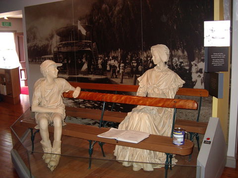 Golden City Paddle Steamer And Museum - New South Wales Tourism  2