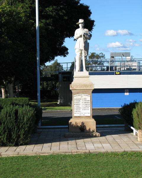 Oxley War Memorial - New South Wales Tourism  1