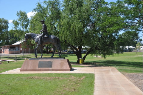 Stockmans Pioneer Memorial Katherine Icon - New South Wales Tourism  0