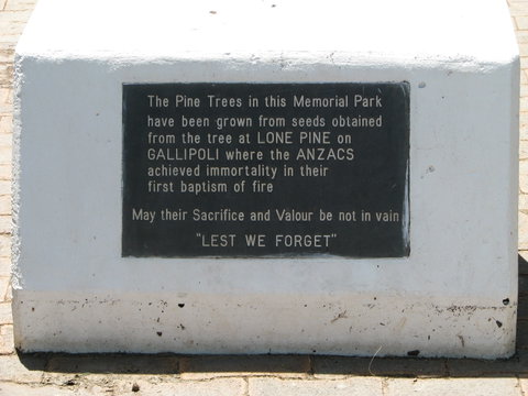 War Memorial And Heroes Avenue, Roma - New South Wales Tourism  1