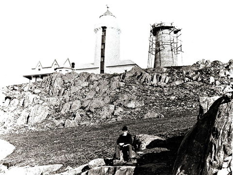 Low Head Lighthouse - New South Wales Tourism  1