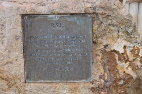 Mataranka War Memorial - New South Wales Tourism  1